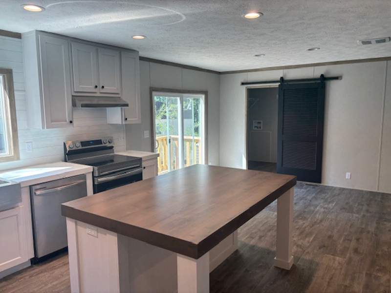 Listing-201-Photo-09707032-188b-438c-be4c-6c9f033fa27f.jpg