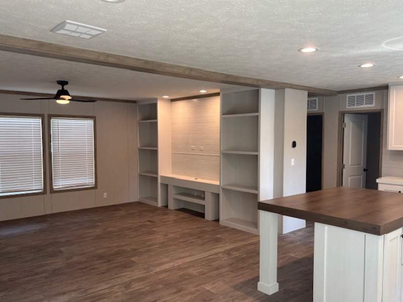 Listing-201-Photo-2ddb19d2-df74-4342-8279-0b761fea1b6b.jpg