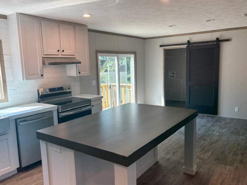 Listing-201-Photo-83ff683a-df57-40c0-8b3e-a5ad025b8767.jpg