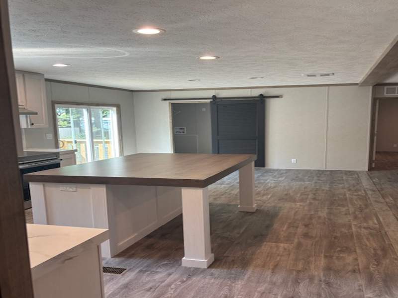 Listing-201-Photo-94e2b4aa-7813-4e00-bab1-def93ea32cd4.jpg