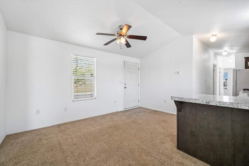 Listing-131-Photo-0a2b8c90-282a-4703-a0c6-5617489aa5e7.jpg