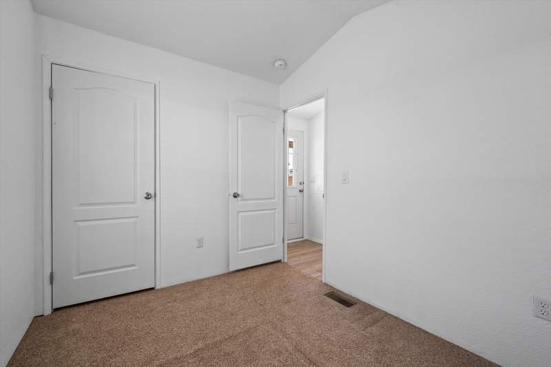 Listing-131-Photo-1fb99ee9-a4b7-4896-8d5b-4d5f77ab8942.jpg