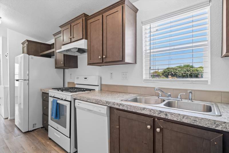 Listing-131-Photo-3bb07fca-1188-4ed3-bf8a-9de42e21249e.jpg