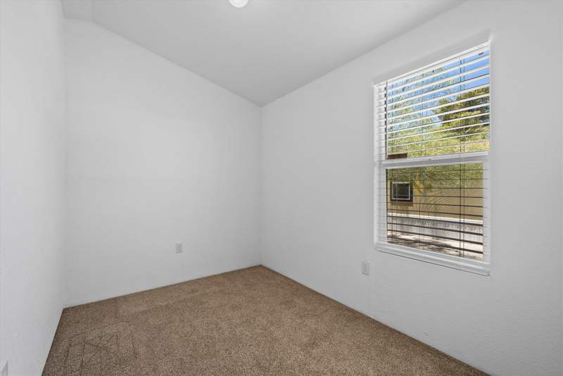 Listing-131-Photo-4010ad88-c5d0-4579-a922-d7932a8ecce5.jpg