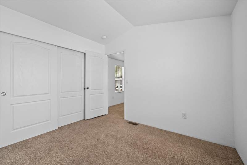 Listing-131-Photo-6663fb99-5577-4e0f-88c4-65b9da9e61d9.jpg