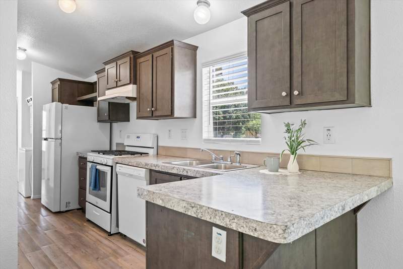 Listing-131-Photo-a4d9630c-45de-4f6c-af6e-ec5f182ab869.jpg