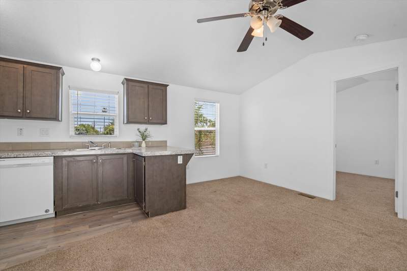 Listing-131-Photo-b5ae5d65-2799-434a-8570-91329dc9771b.jpg