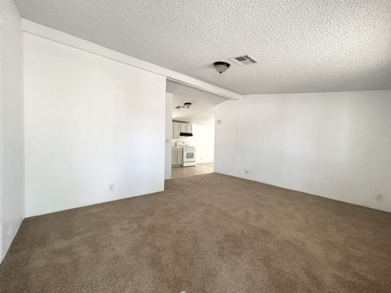 Listing-146-Photo-d894cc96-97b6-4f93-8c3e-1573d065e38c.jpg