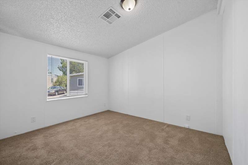 Listing-177-Photo-044a93c7-d4b2-4e1a-9e47-4c43b21059dd.jpg