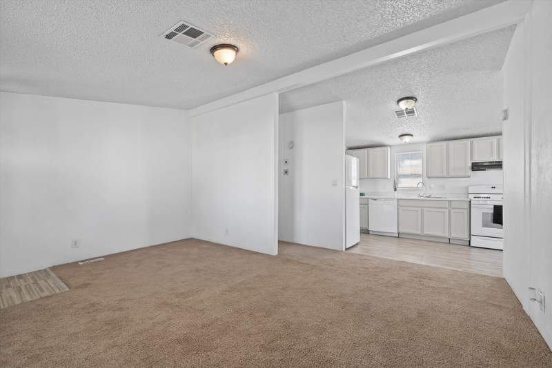 Listing-177-Photo-11f7e9b1-34d9-4962-bd9d-7df82f2dac06.jpg