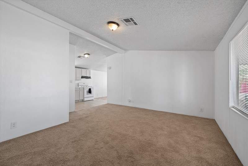 Listing-177-Photo-ddcb8bd3-7f38-4a83-80f9-1a21777e93fd.jpg