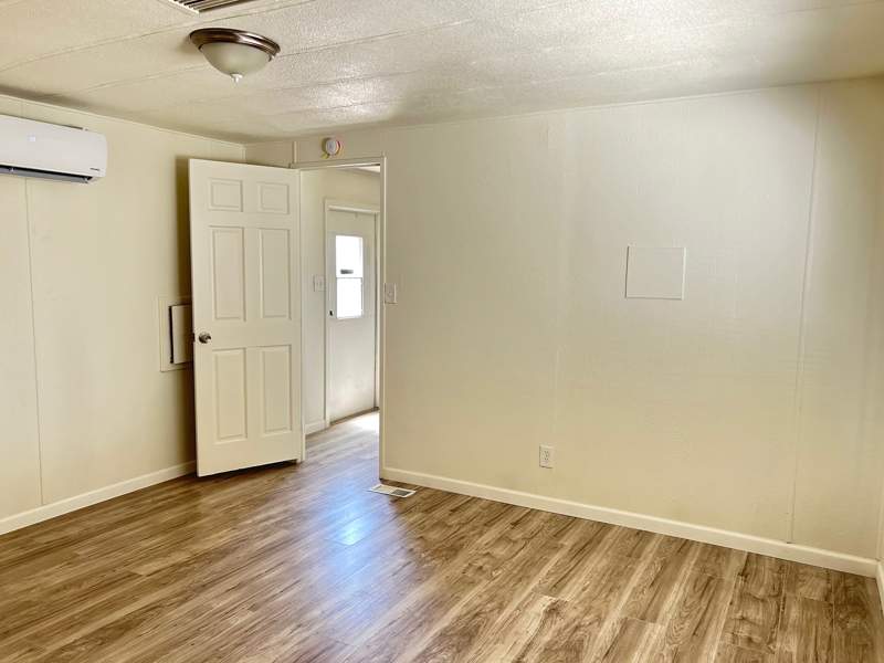 Listing-178-Photo-2cca2526-ee14-4e67-bdbd-f89e49db88a3.jpg