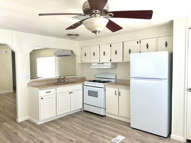 Listing-178-Photo-d9f6d9a5-46b9-4e8c-8778-bc5ca2333d83.jpg