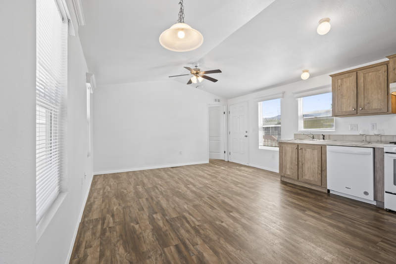 Listing-196-Photo-816c2449-e424-4d55-b0cb-86d40e98cdfe.jpg
