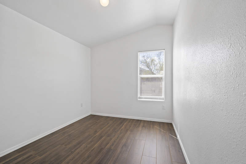 Listing-196-Photo-a2c0d875-b9a9-4f94-80df-7b02d8663eca.jpg