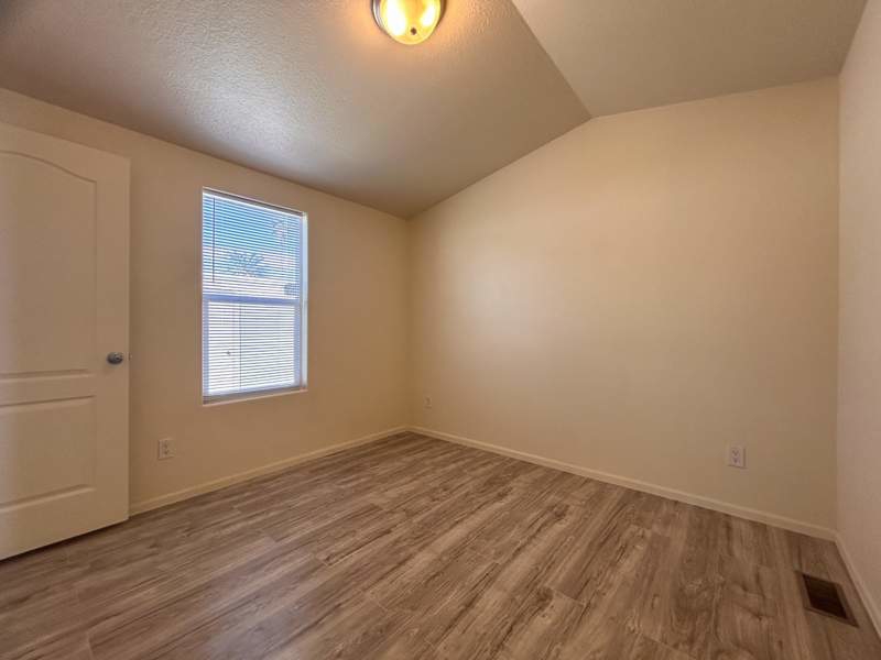 Listing-198-Photo-9be9e662-c08f-4d3b-860e-c1e41c0fdc15.jpg