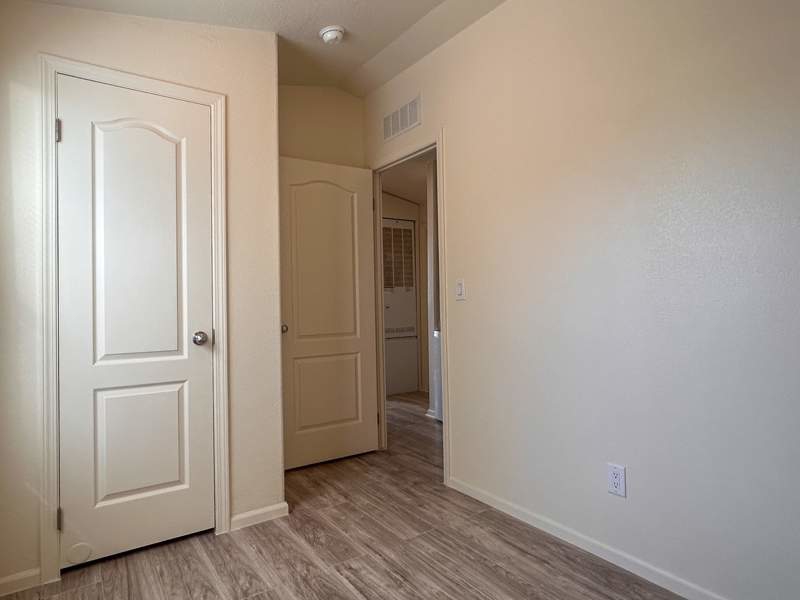 Listing-198-Photo-de586df6-289e-4578-aafd-e58d19047c1d.jpg