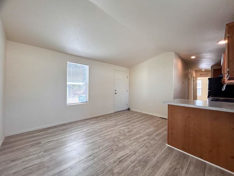 Listing-198-Photo-e61525a4-df18-4a8b-8b4d-86898c7fc648.jpg
