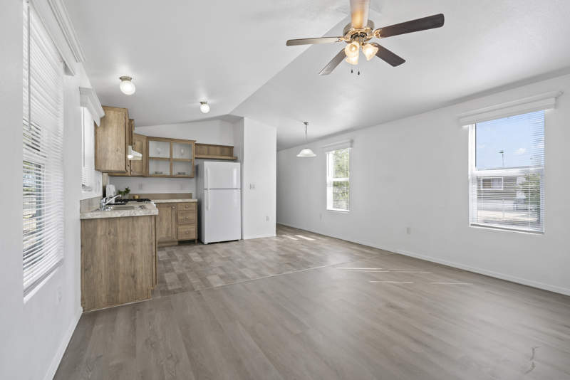 Listing-206-Photo-2bd1c156-7c8c-48c5-9e1f-18601b93dbc8.jpg