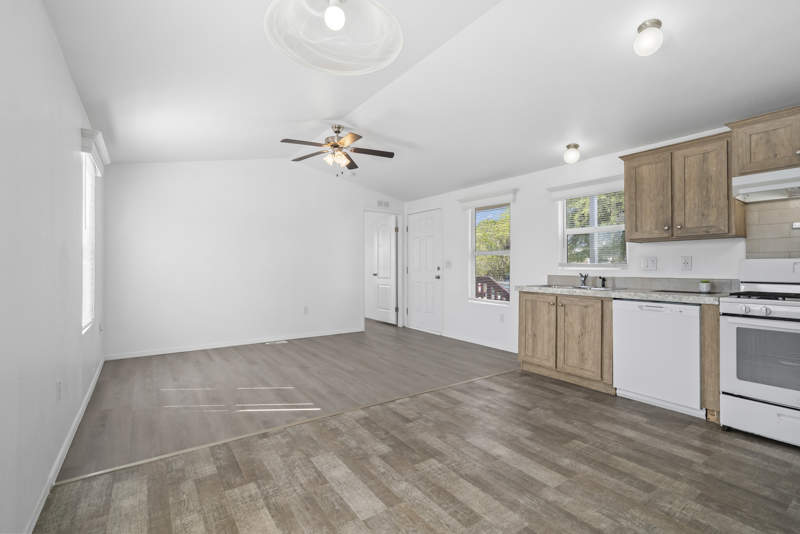 Listing-206-Photo-3907edcf-f25f-4f6c-93b0-d41bd5d9a920.jpg