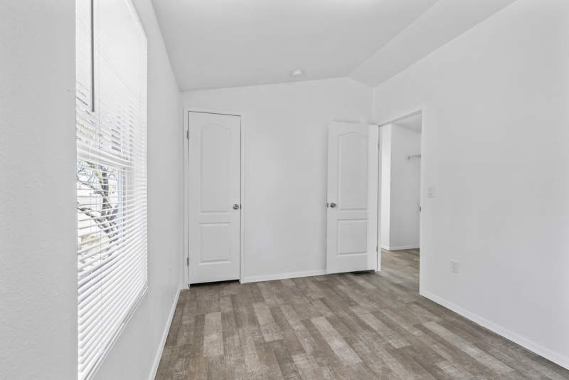 Listing-206-Photo-5bc5b24f-7643-4701-984e-c0a9fc966949.jpg