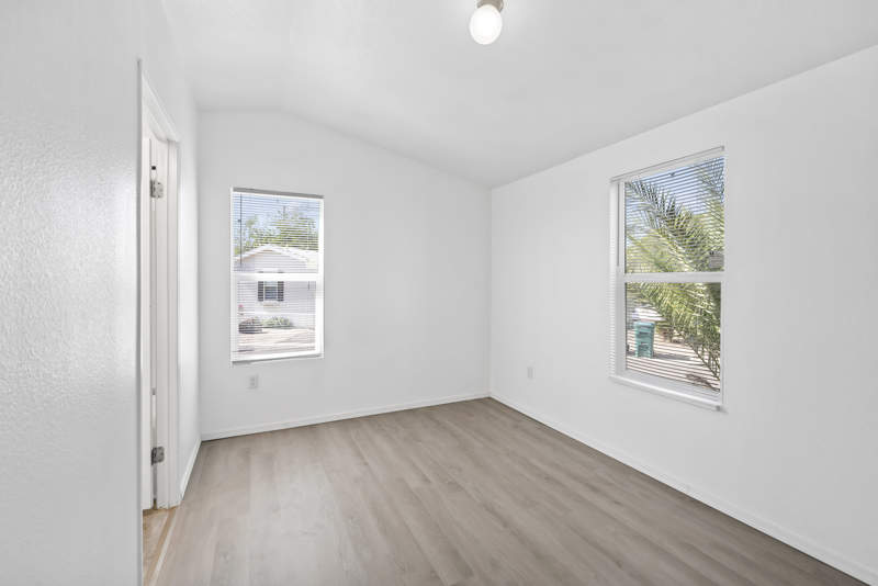 Listing-206-Photo-93353503-9283-44b3-a02c-2aa637eec5a6.jpg