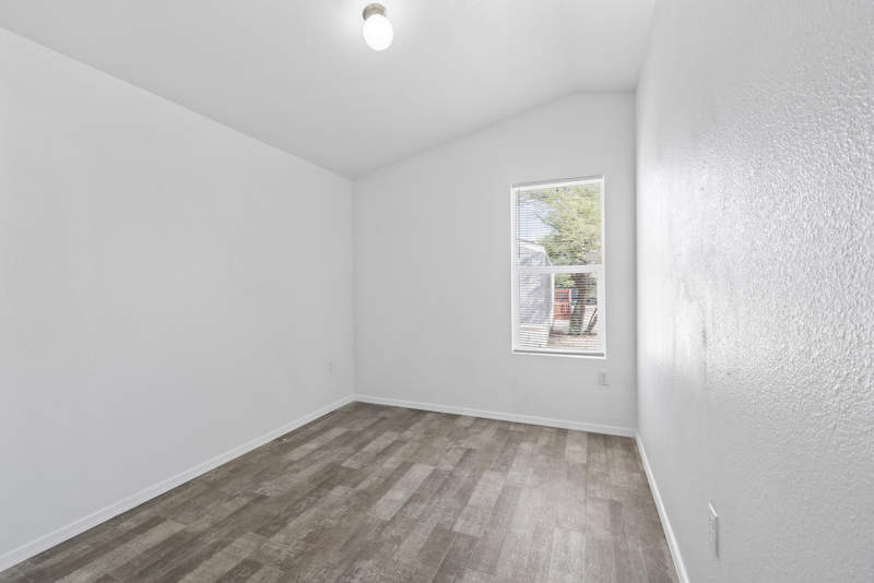 Listing-206-Photo-d963d099-e1ca-44e2-9485-6d0434e035f4.jpg