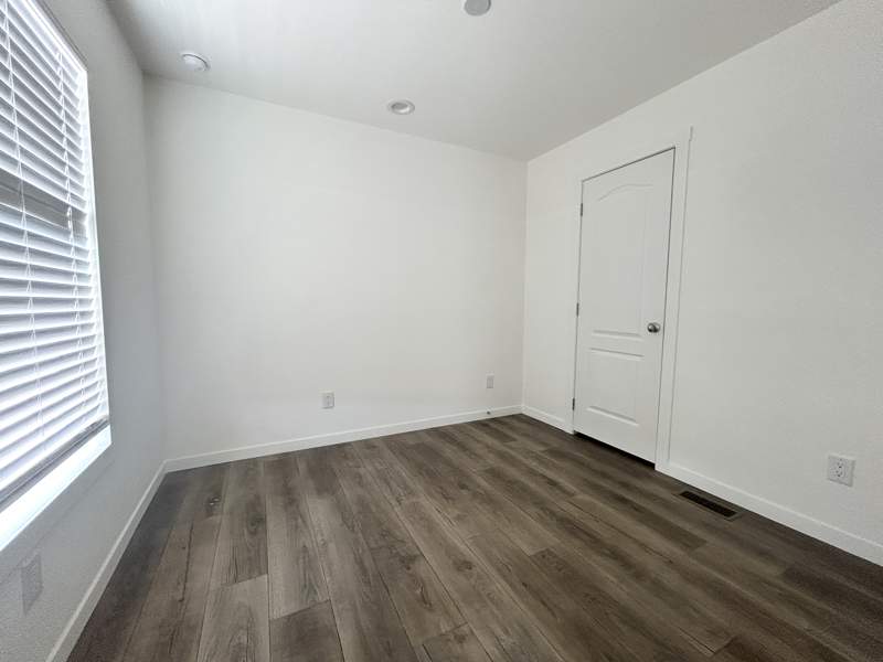 Listing-160-Photo-6a59ad57-f2d5-410b-bc42-66ea9e8f3079.jpg