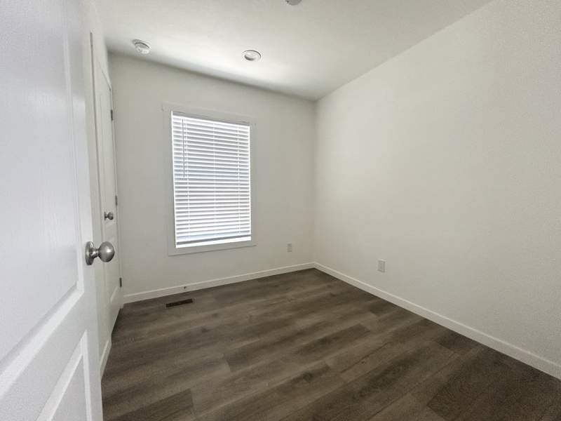 Listing-160-Photo-ec967d01-04b4-47f5-92c1-996c49c60b10.jpg
