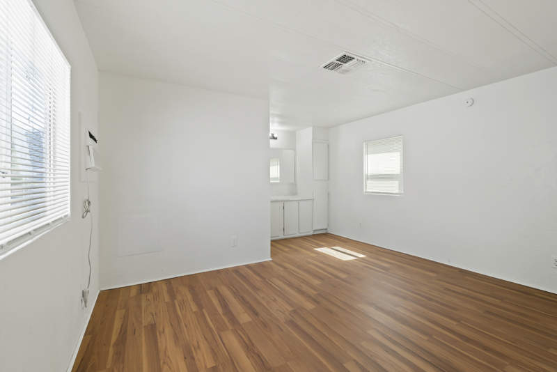 Listing-195-Photo-8fd44630-aedc-4598-98e3-9c1ccfb1ee49.jpg