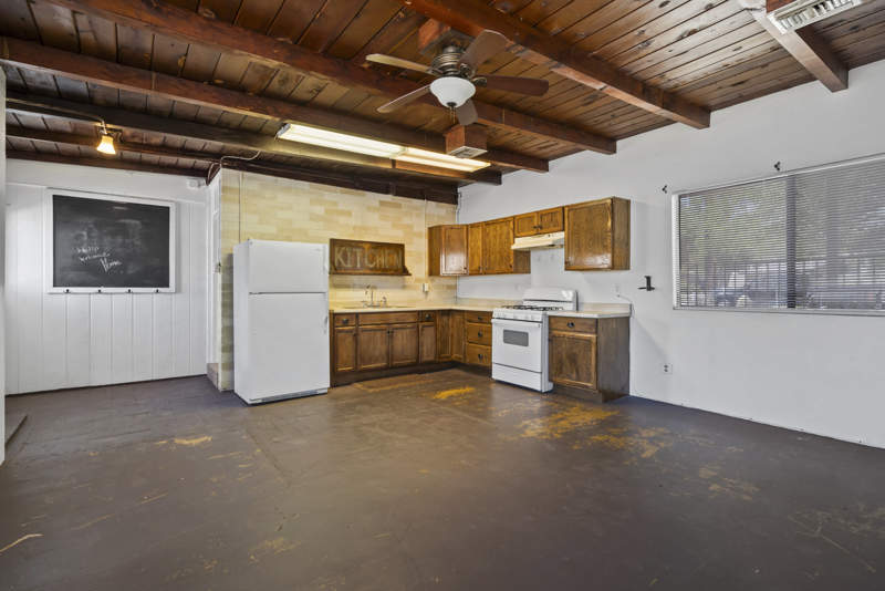 Listing-200-Photo-5697f0df-3a08-44ca-b45d-092026faf4dc.jpg