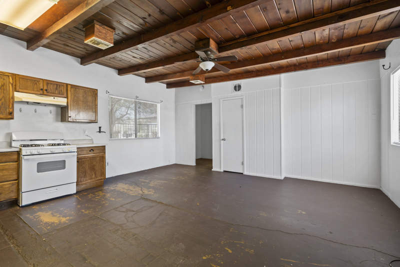 Listing-200-Photo-bd917eb7-ac6c-4846-99ad-66920b077e2e.jpg