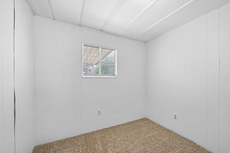Listing-139-Photo-c2c647f6-a6a3-4802-abb7-b3c172760b78.jpg