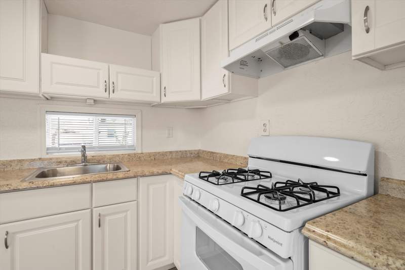 Listing-158-Photo-819e89f2-e465-415d-9d7d-7a8ecd5e61aa.jpg