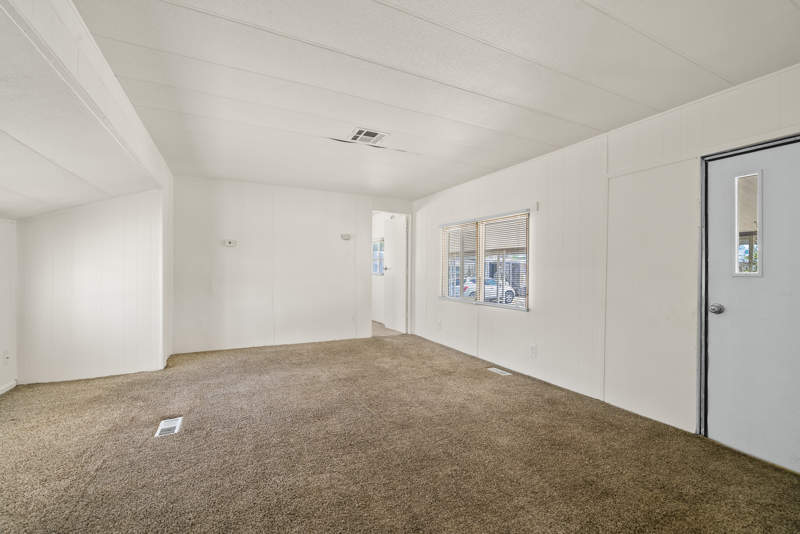 Listing-179-Photo-037e08b6-fd8e-44b6-8079-4319b40d03a6.jpg