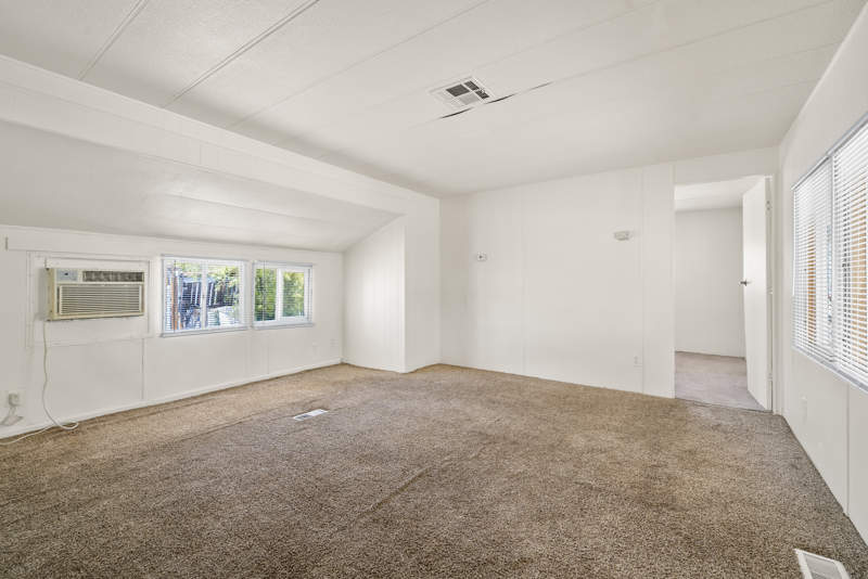 Listing-179-Photo-28112685-ba64-46f7-a4ef-2523c334d7a1.jpg