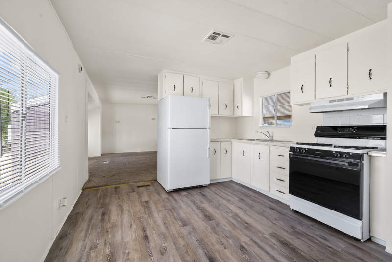 Listing-179-Photo-3750f3af-e478-43a6-928b-0634ede5b7ee.jpg