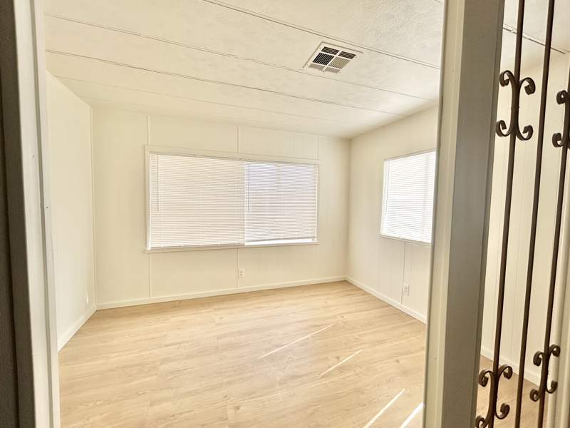 Listing-180-Photo-372e5f7e-d0e1-4e2d-b61a-4bb095b48e3c.jpg