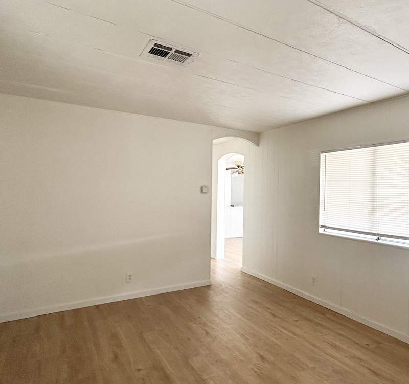 Listing-180-Photo-64e9d4a3-d2f9-4ed3-a8d4-dc62f3ac328c.jpg