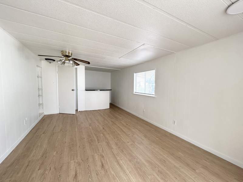 Listing-180-Photo-f400e35c-1edc-42c3-b9f9-c38d0d2c49ec.jpg