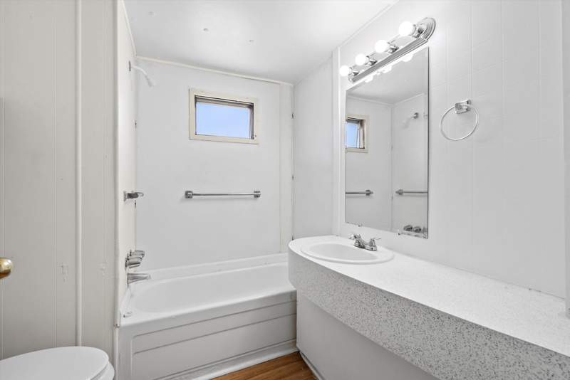 Listing-79-Photo-b83e1090-2877-4b56-86cc-5941378839dc.jpg