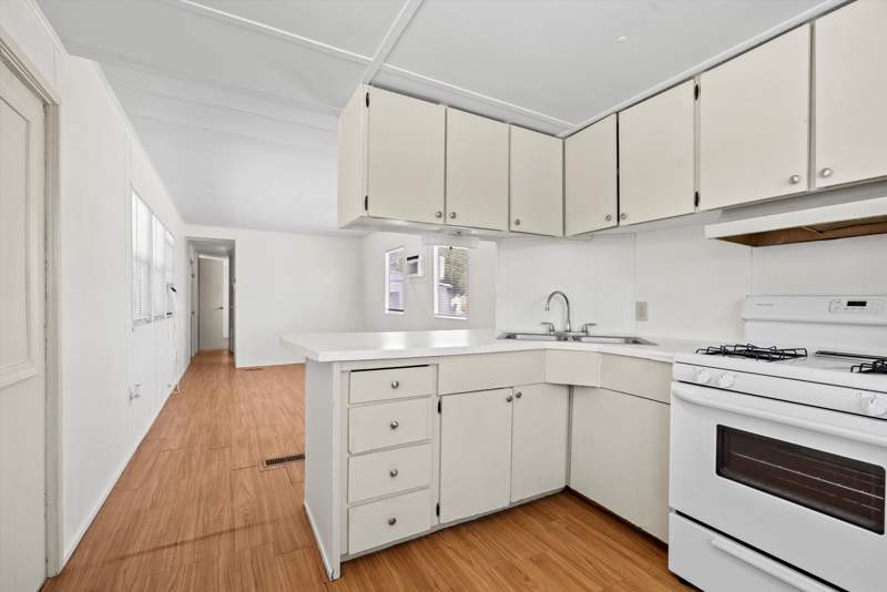 Listing-79-Photo-efafd060-d3a7-49f7-811b-a3c43684ebae.jpg